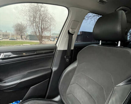 Белый Шкода Kodiaq, объемом двигателя 1.97 л и пробегом 101 тыс. км за 27000 $, фото 3 на Automoto.ua
