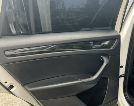 Белый Шкода Kodiaq, объемом двигателя 1.97 л и пробегом 101 тыс. км за 27000 $, фото 21 на Automoto.ua