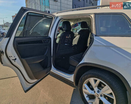 Білий Шкода Kodiaq, об'ємом двигуна 2 л та пробігом 125 тис. км за 29790 $, фото 10 на Automoto.ua