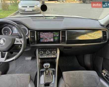 Белый Шкода Kodiaq, объемом двигателя 1.97 л и пробегом 296 тыс. км за 26500 $, фото 10 на Automoto.ua