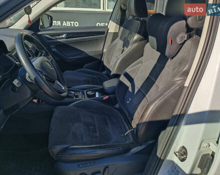Білий Шкода Kodiaq, об'ємом двигуна 2 л та пробігом 125 тис. км за 29790 $, фото 18 на Automoto.ua
