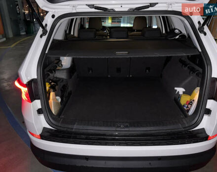 Белый Шкода Kodiaq, объемом двигателя 1.97 л и пробегом 198 тыс. км за 27000 $, фото 12 на Automoto.ua