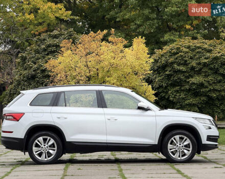 Білий Шкода Kodiaq, об'ємом двигуна 1.98 л та пробігом 125 тис. км за 23800 $, фото 6 на Automoto.ua