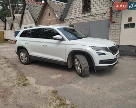 Белый Шкода Kodiaq, объемом двигателя 1.97 л и пробегом 215 тыс. км за 25500 $, фото 2 на Automoto.ua