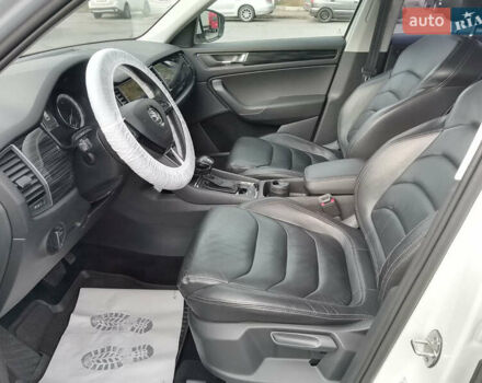 Белый Шкода Kodiaq, объемом двигателя 1.97 л и пробегом 98 тыс. км за 28500 $, фото 25 на Automoto.ua