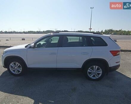 Белый Шкода Kodiaq, объемом двигателя 1.97 л и пробегом 292 тыс. км за 18500 $, фото 3 на Automoto.ua
