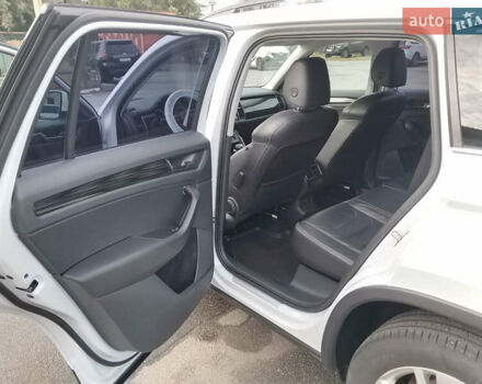 Белый Шкода Kodiaq, объемом двигателя 1.97 л и пробегом 98 тыс. км за 28500 $, фото 22 на Automoto.ua