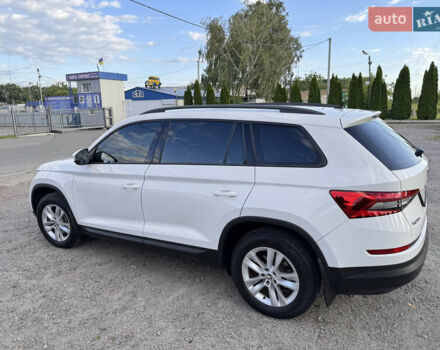 Белый Шкода Kodiaq, объемом двигателя 1.98 л и пробегом 201 тыс. км за 19500 $, фото 4 на Automoto.ua
