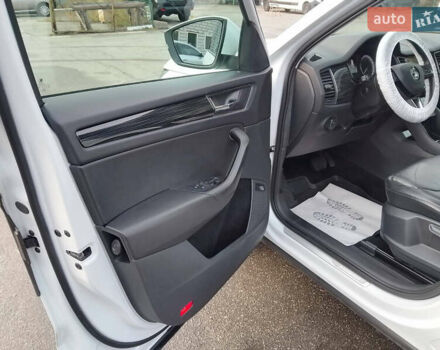 Белый Шкода Kodiaq, объемом двигателя 1.97 л и пробегом 98 тыс. км за 28500 $, фото 26 на Automoto.ua