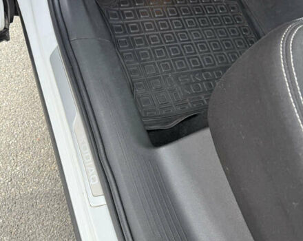 Белый Шкода Kodiaq, объемом двигателя 1.97 л и пробегом 162 тыс. км за 26500 $, фото 5 на Automoto.ua