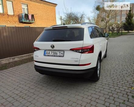 Белый Шкода Kodiaq, объемом двигателя 1.97 л и пробегом 276 тыс. км за 22500 $, фото 3 на Automoto.ua