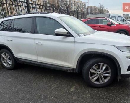 Белый Шкода Kodiaq, объемом двигателя 1.98 л и пробегом 99 тыс. км за 23600 $, фото 7 на Automoto.ua
