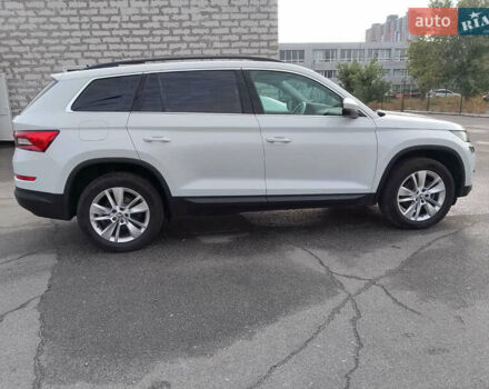 Белый Шкода Kodiaq, объемом двигателя 1.97 л и пробегом 98 тыс. км за 28500 $, фото 2 на Automoto.ua