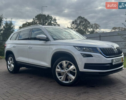 Белый Шкода Kodiaq, объемом двигателя 1.97 л и пробегом 169 тыс. км за 26999 $, фото 5 на Automoto.ua