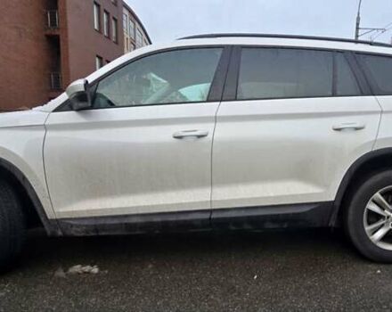 Белый Шкода Kodiaq, объемом двигателя 1.98 л и пробегом 99 тыс. км за 23600 $, фото 18 на Automoto.ua