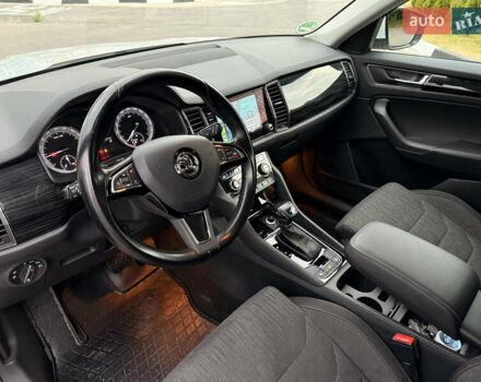 Белый Шкода Kodiaq, объемом двигателя 0 л и пробегом 377 тыс. км за 22500 $, фото 20 на Automoto.ua
