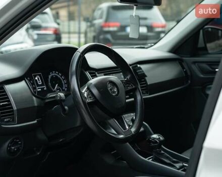Білий Шкода Kodiaq, об'ємом двигуна 1.97 л та пробігом 300 тис. км за 23600 $, фото 16 на Automoto.ua