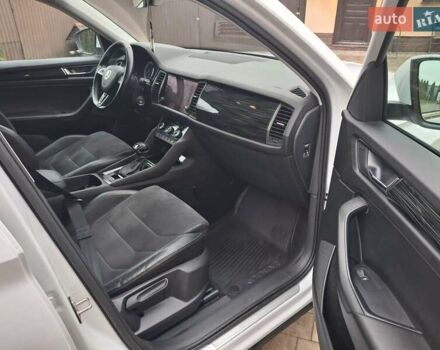 Белый Шкода Kodiaq, объемом двигателя 2 л и пробегом 198 тыс. км за 23999 $, фото 6 на Automoto.ua