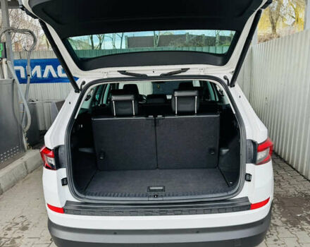Білий Шкода Kodiaq, об'ємом двигуна 1.97 л та пробігом 218 тис. км за 27300 $, фото 23 на Automoto.ua