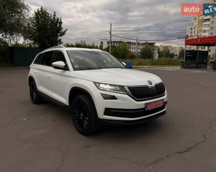 Белый Шкода Kodiaq, объемом двигателя 0 л и пробегом 377 тыс. км за 22500 $, фото 2 на Automoto.ua