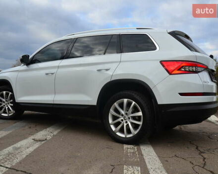 Білий Шкода Kodiaq, об'ємом двигуна 2 л та пробігом 285 тис. км за 25950 $, фото 29 на Automoto.ua