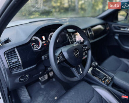 Білий Шкода Kodiaq, об'ємом двигуна 1.97 л та пробігом 256 тис. км за 24999 $, фото 32 на Automoto.ua