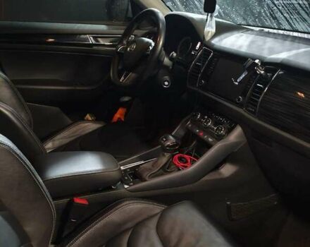 Белый Шкода Kodiaq, объемом двигателя 1.97 л и пробегом 215 тыс. км за 25500 $, фото 5 на Automoto.ua