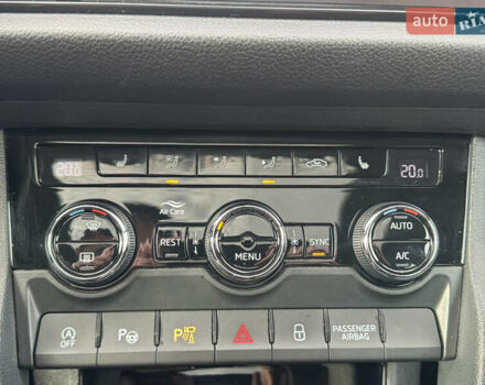 Белый Шкода Kodiaq, объемом двигателя 1.97 л и пробегом 169 тыс. км за 26999 $, фото 50 на Automoto.ua