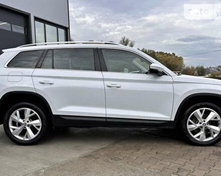 Белый Шкода Kodiaq, объемом двигателя 1.97 л и пробегом 135 тыс. км за 34300 $, фото 4 на Automoto.ua