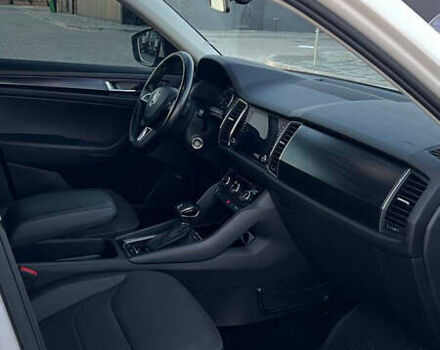 Белый Шкода Kodiaq, объемом двигателя 1.98 л и пробегом 209 тыс. км за 20400 $, фото 58 на Automoto.ua