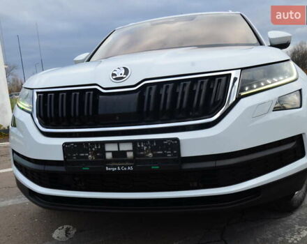 Білий Шкода Kodiaq, об'ємом двигуна 2 л та пробігом 285 тис. км за 25950 $, фото 5 на Automoto.ua
