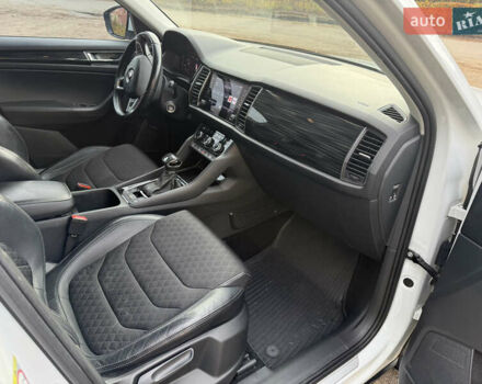Белый Шкода Kodiaq, объемом двигателя 1.97 л и пробегом 263 тыс. км за 23800 $, фото 33 на Automoto.ua
