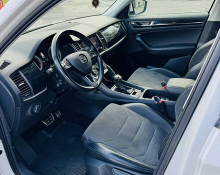 Білий Шкода Kodiaq, об'ємом двигуна 1.97 л та пробігом 218 тис. км за 27300 $, фото 28 на Automoto.ua
