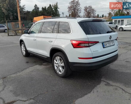 Белый Шкода Kodiaq, объемом двигателя 1.97 л и пробегом 98 тыс. км за 28500 $, фото 4 на Automoto.ua