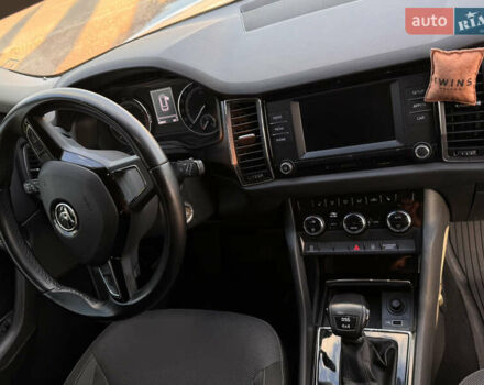 Белый Шкода Kodiaq, объемом двигателя 1.98 л и пробегом 201 тыс. км за 19500 $, фото 22 на Automoto.ua