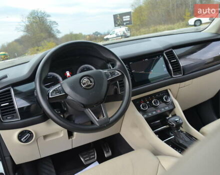 Білий Шкода Kodiaq, об'ємом двигуна 2 л та пробігом 285 тис. км за 25950 $, фото 56 на Automoto.ua
