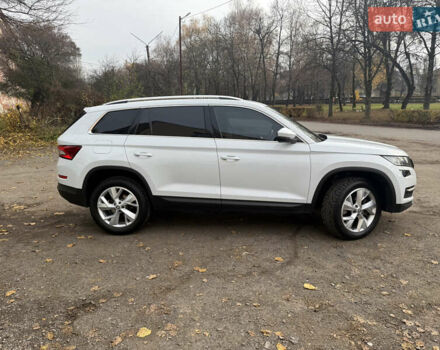 Белый Шкода Kodiaq, объемом двигателя 1.97 л и пробегом 263 тыс. км за 23800 $, фото 4 на Automoto.ua