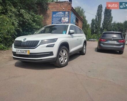 Белый Шкода Kodiaq, объемом двигателя 1.97 л и пробегом 215 тыс. км за 25500 $, фото 3 на Automoto.ua