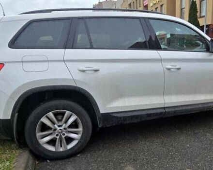 Белый Шкода Kodiaq, объемом двигателя 1.98 л и пробегом 99 тыс. км за 23600 $, фото 4 на Automoto.ua