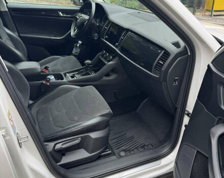 Білий Шкода Kodiaq, об'ємом двигуна 1.97 л та пробігом 218 тис. км за 27300 $, фото 14 на Automoto.ua