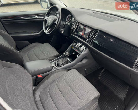 Белый Шкода Kodiaq, объемом двигателя 1.97 л и пробегом 229 тыс. км за 23509 $, фото 27 на Automoto.ua