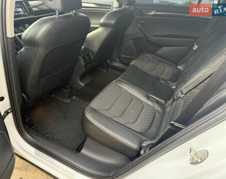 Белый Шкода Kodiaq, объемом двигателя 1.97 л и пробегом 263 тыс. км за 23800 $, фото 31 на Automoto.ua