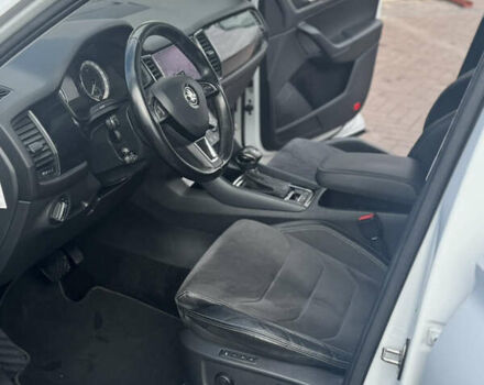 Белый Шкода Kodiaq, объемом двигателя 1.97 л и пробегом 169 тыс. км за 26999 $, фото 2 на Automoto.ua