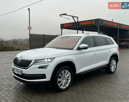Белый Шкода Kodiaq, объемом двигателя 1.97 л и пробегом 229 тыс. км за 23509 $, фото 5 на Automoto.ua
