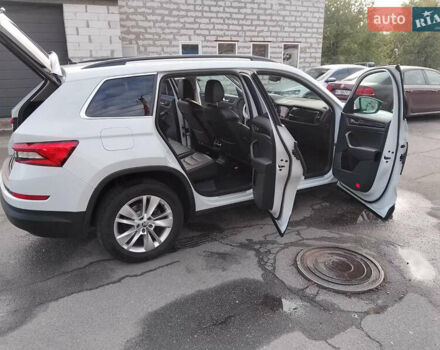 Белый Шкода Kodiaq, объемом двигателя 1.97 л и пробегом 98 тыс. км за 28500 $, фото 17 на Automoto.ua