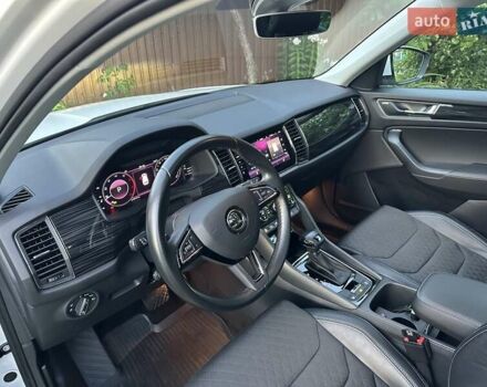 Білий Шкода Kodiaq, об'ємом двигуна 1.97 л та пробігом 215 тис. км за 31950 $, фото 56 на Automoto.ua