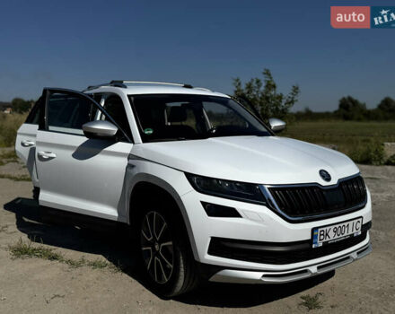 Білий Шкода Kodiaq, об'ємом двигуна 2 л та пробігом 198 тис. км за 25800 $, фото 5 на Automoto.ua