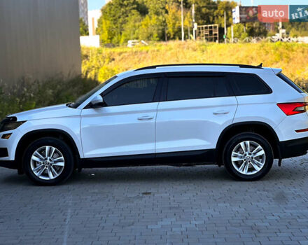Белый Шкода Kodiaq, объемом двигателя 2 л и пробегом 186 тыс. км за 27777 $, фото 6 на Automoto.ua