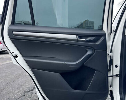 Белый Шкода Kodiaq, объемом двигателя 1.97 л и пробегом 200 тыс. км за 23000 $, фото 12 на Automoto.ua