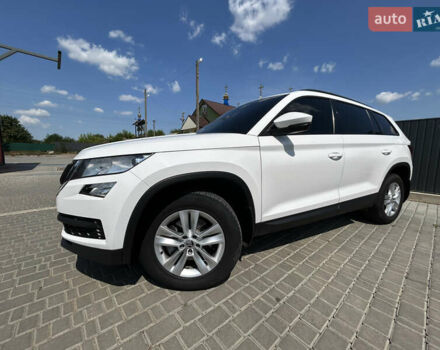 Белый Шкода Kodiaq, объемом двигателя 0 л и пробегом 300 тыс. км за 22500 $, фото 4 на Automoto.ua